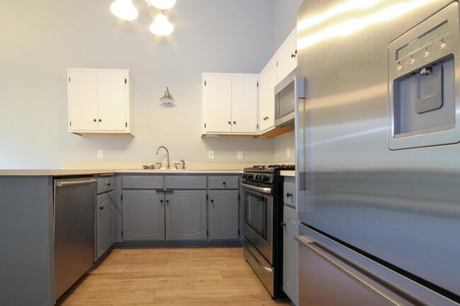 Building Photo - 4418 Clover Ln