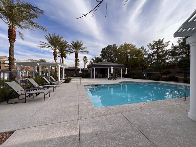 Building Photo - Summerlin Condo - Gated - Community Pool 1 Car Garage