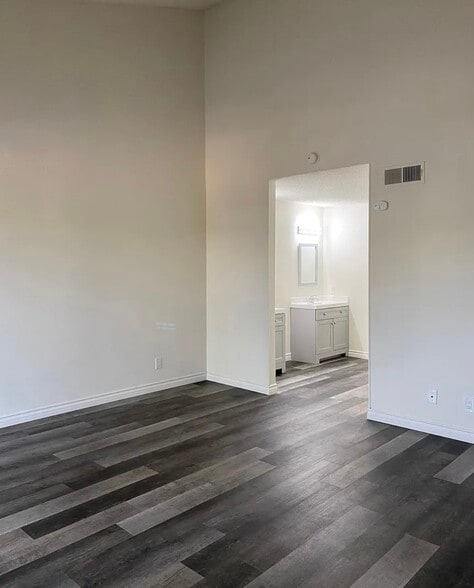 Building Photo - 1055 Walnut Grove Ave