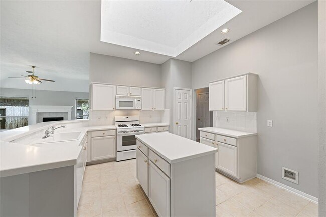 Building Photo - 2618 Parkbriar Ln
