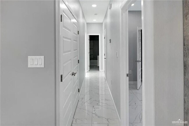 Building Photo - 3517 S Dominique Dr
