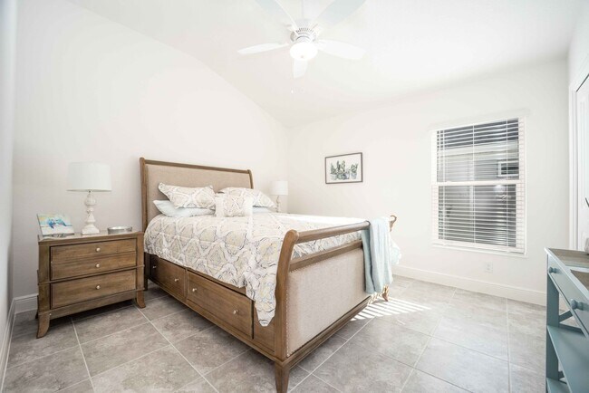 Building Photo - Seasonal 3BR/2BA  with 2-car Garage and PO...