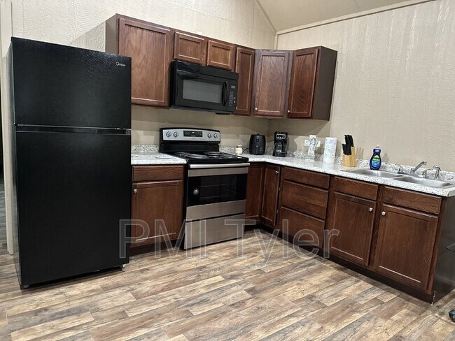 Building Photo - 2060 FM 450 S
