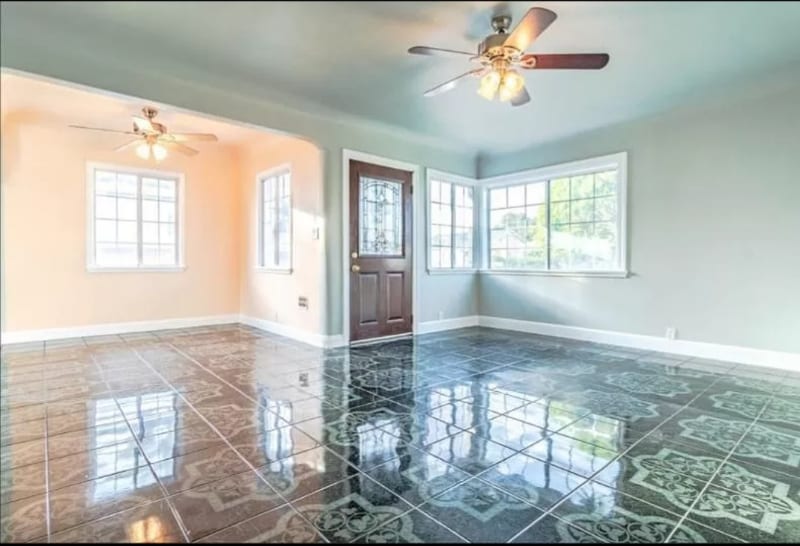 Building Photo - 930 W 130th St