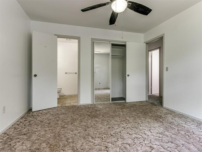 Building Photo - 616 Whispering Oak Rd