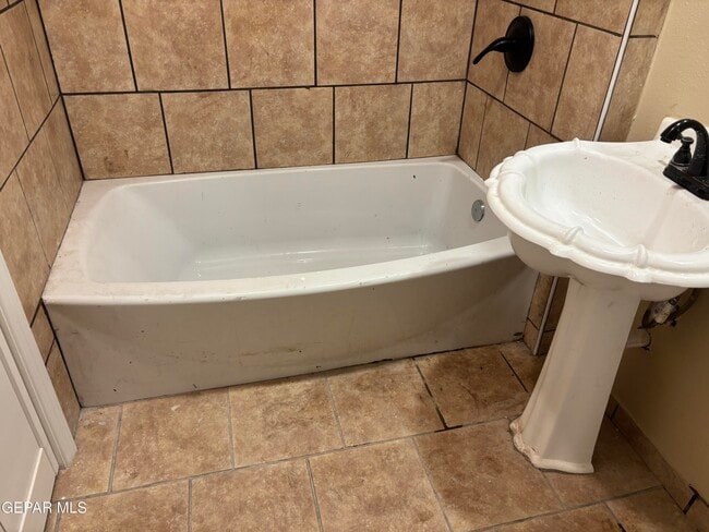 Building Photo - 3527 E Missouri Ave