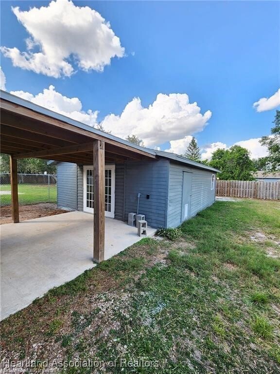Building Photo - 3302 Dolphin Dr