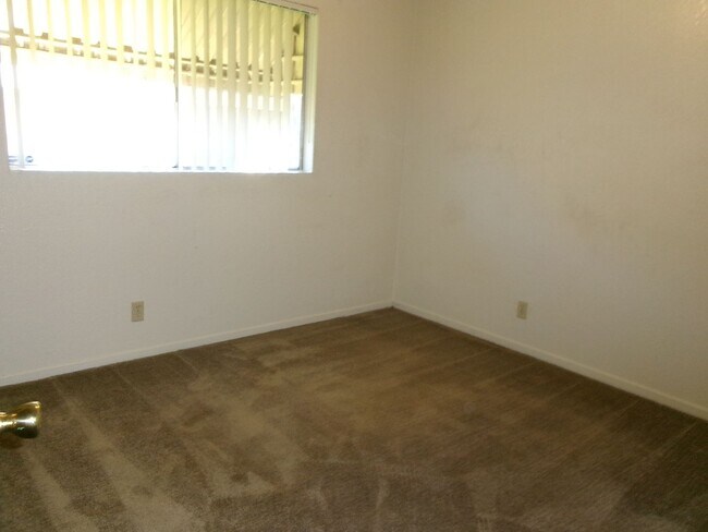 Building Photo - 3140