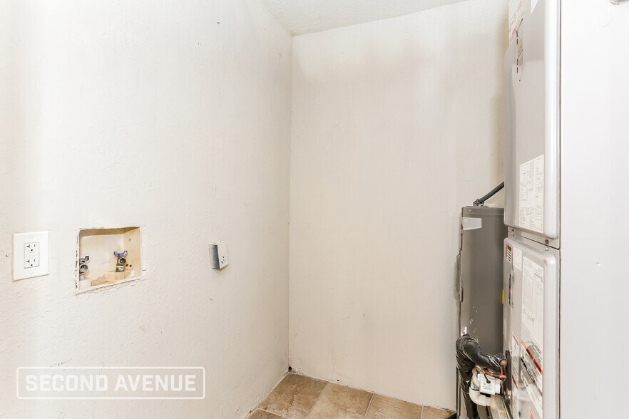 Building Photo - 2121 Broadway Ave