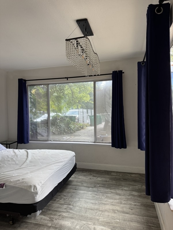 Building Photo - 526 Mill St