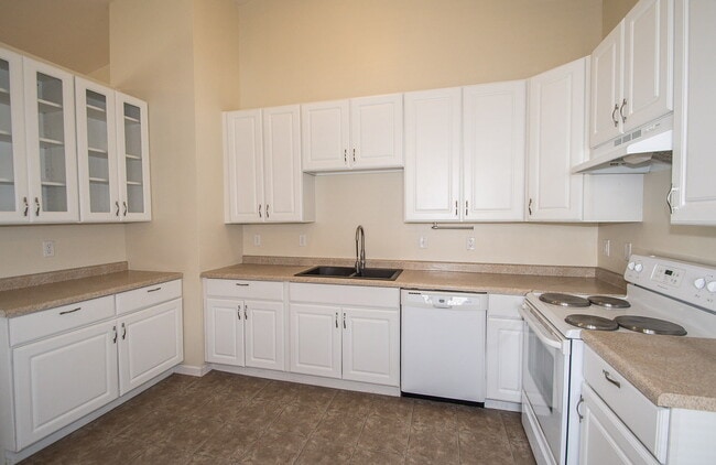Building Photo - "Charming 3-Bedroom Retreat with 2 Full Ba...