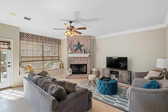 Building Photo - 1006 Oaklands Dr