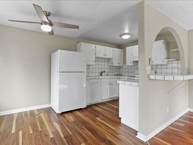 Building Photo - 526 S 40th Ave