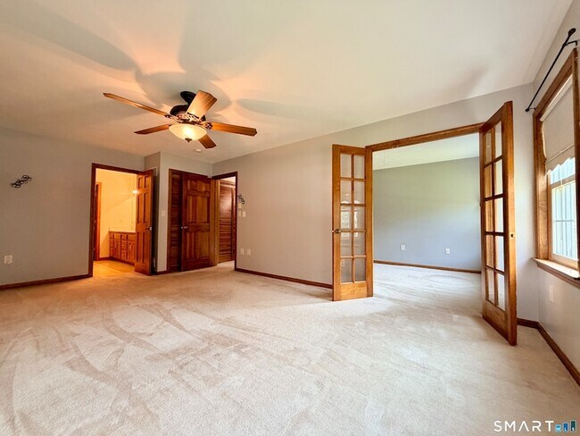 Building Photo - 22 Hyde Park Dr