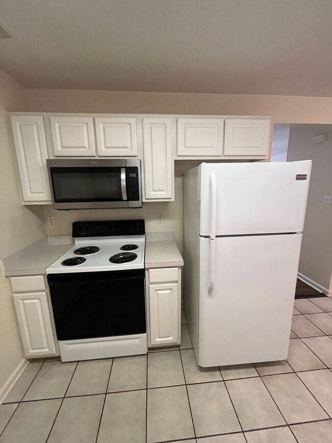 Building Photo - 2BD/2.5BA Unit at Water Oaks in Hickory!