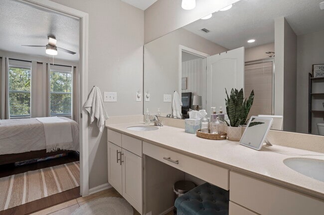 Building Photo - 143 Servia Dr