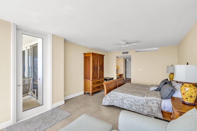 Building Photo - 3000 S Ocean Dr