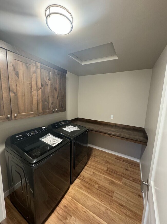 Building Photo - Duplex in Well Located SW Bend