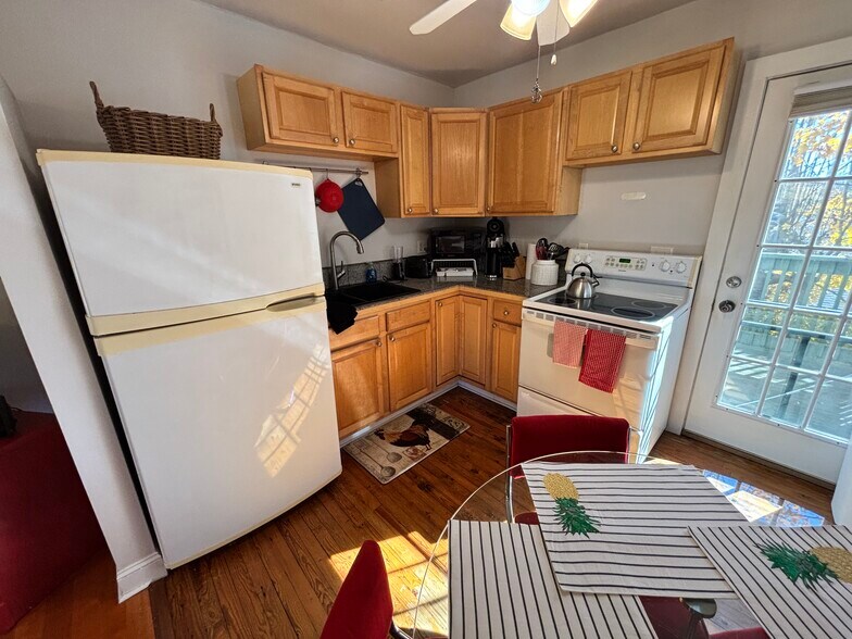 Building Photo - 375 Weaverville Rd