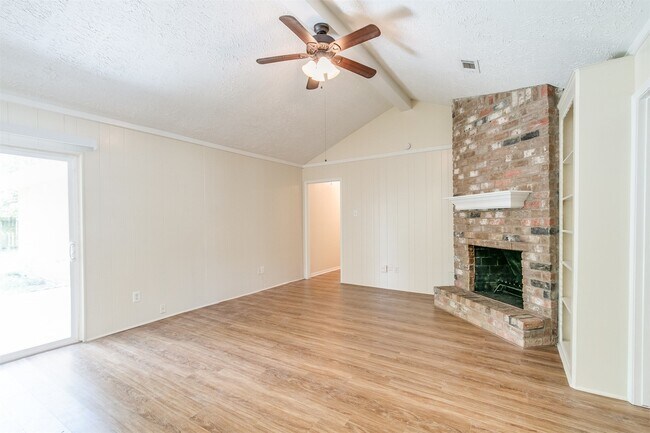 Building Photo - 22818 Canyon Lake Dr