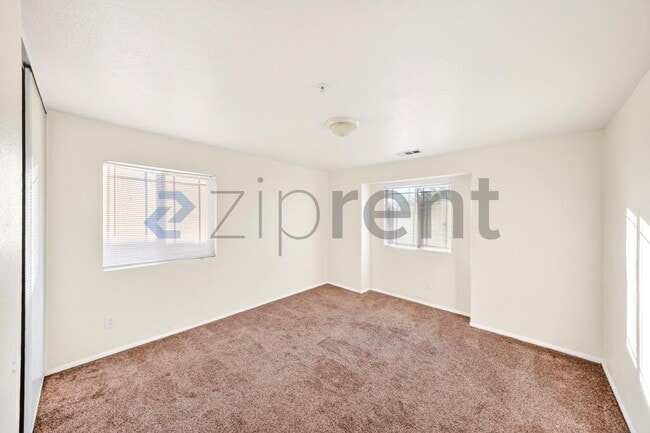 Building Photo - 6085 Medinah St