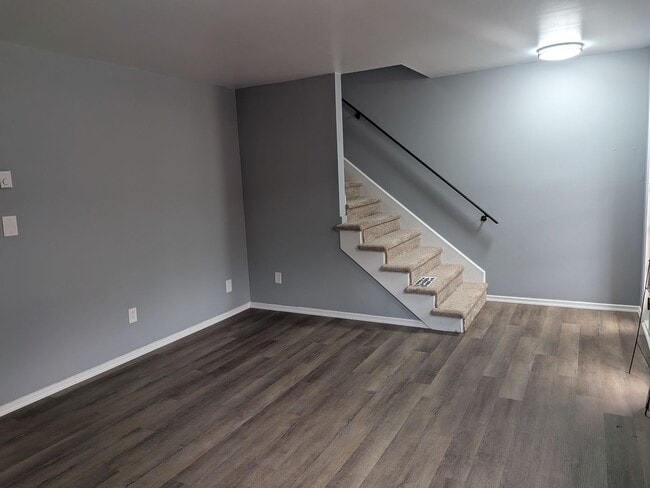 Building Photo - Townhouse