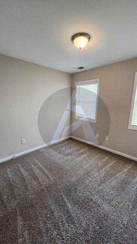 Building Photo - 2624 McGuire Dr