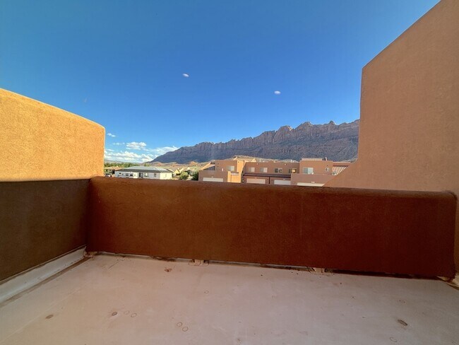 Building Photo - 3862 Desert Willow Cir