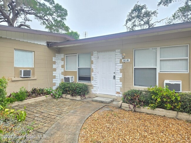 Primary Photo - 618 Shady Ln
