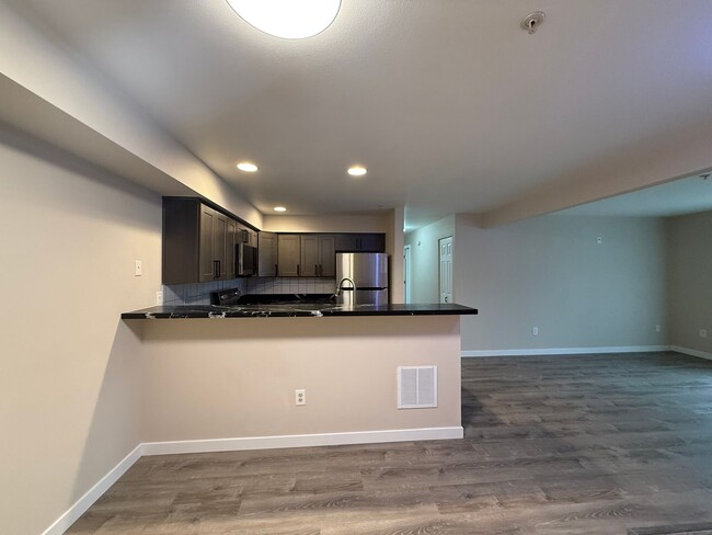 Building Photo - Move-In Ready! Renovated Modern 2BD/1BTH E...