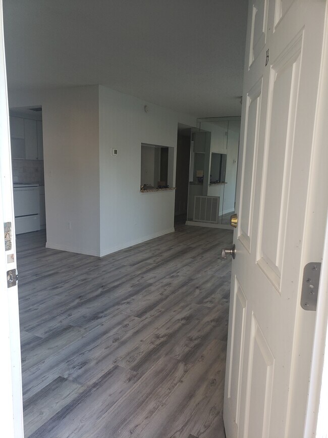 Building Photo - 128 Camphor Cir