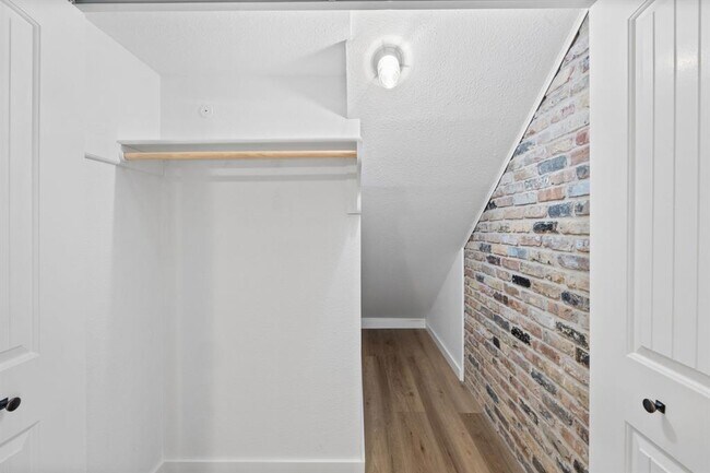 Building Photo - 8346 Summerwood Dr