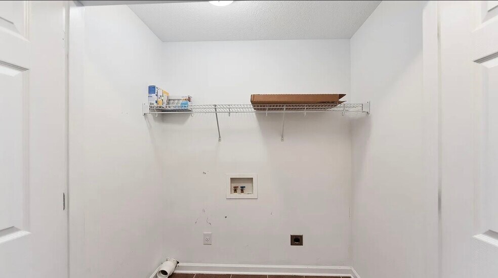 Building Photo - 136 Enfield Cv