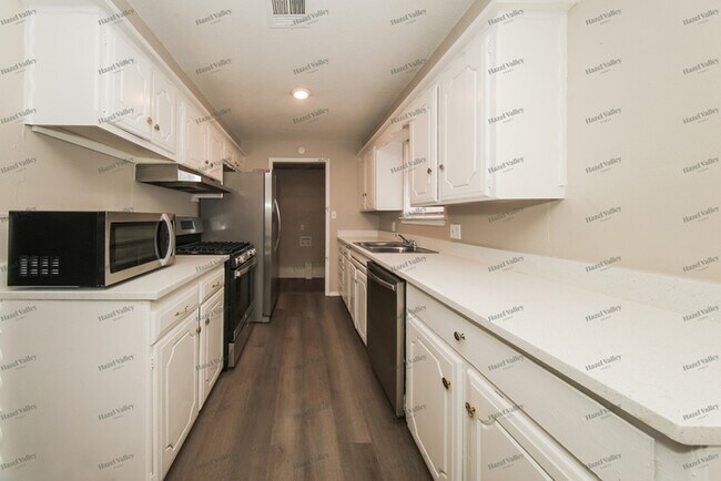 Building Photo - 1408 St George Ave