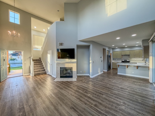 Building Photo - Fantastic. Three bedroom in Gilroy. Corner Lot