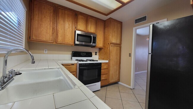 Building Photo - Charming one-story house