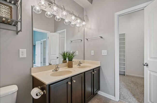 Building Photo - Spacious 3-Bedroom/3.5 Bathroom End-Unit T...