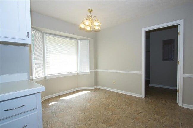 Building Photo - 2421 Sherrie Ln SW