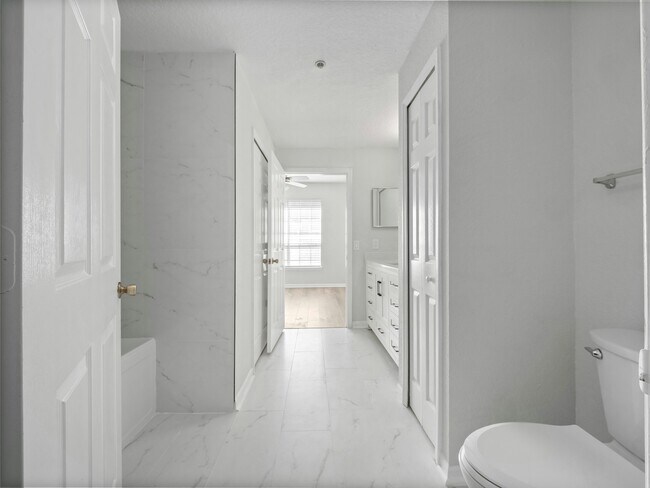 Building Photo - 8300 Elm Park Dr