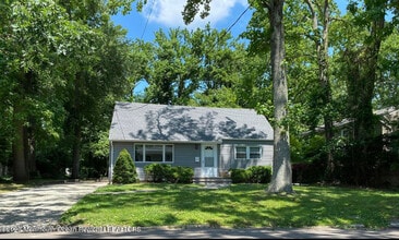 Building Photo - 437 Redmond Ave