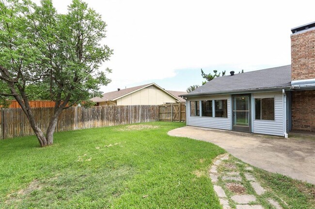 Building Photo - 1713 Richland Dr