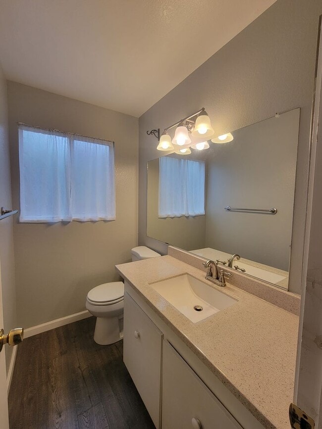 Building Photo - 3 Bedroom 2.5 Bath Corner Lot