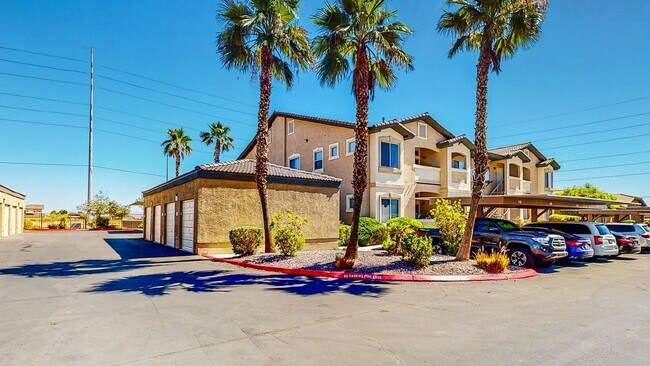 Building Photo - 3 Bedroom 2 full bath condo ready for move in located in wonderful Mountains Edge .