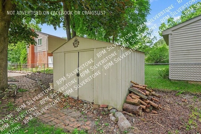 Building Photo - 547 Reed-