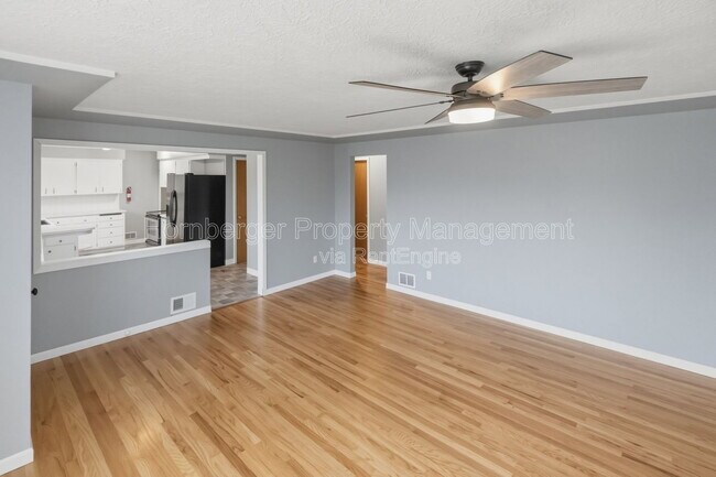 Building Photo - 612 E Walton Ave