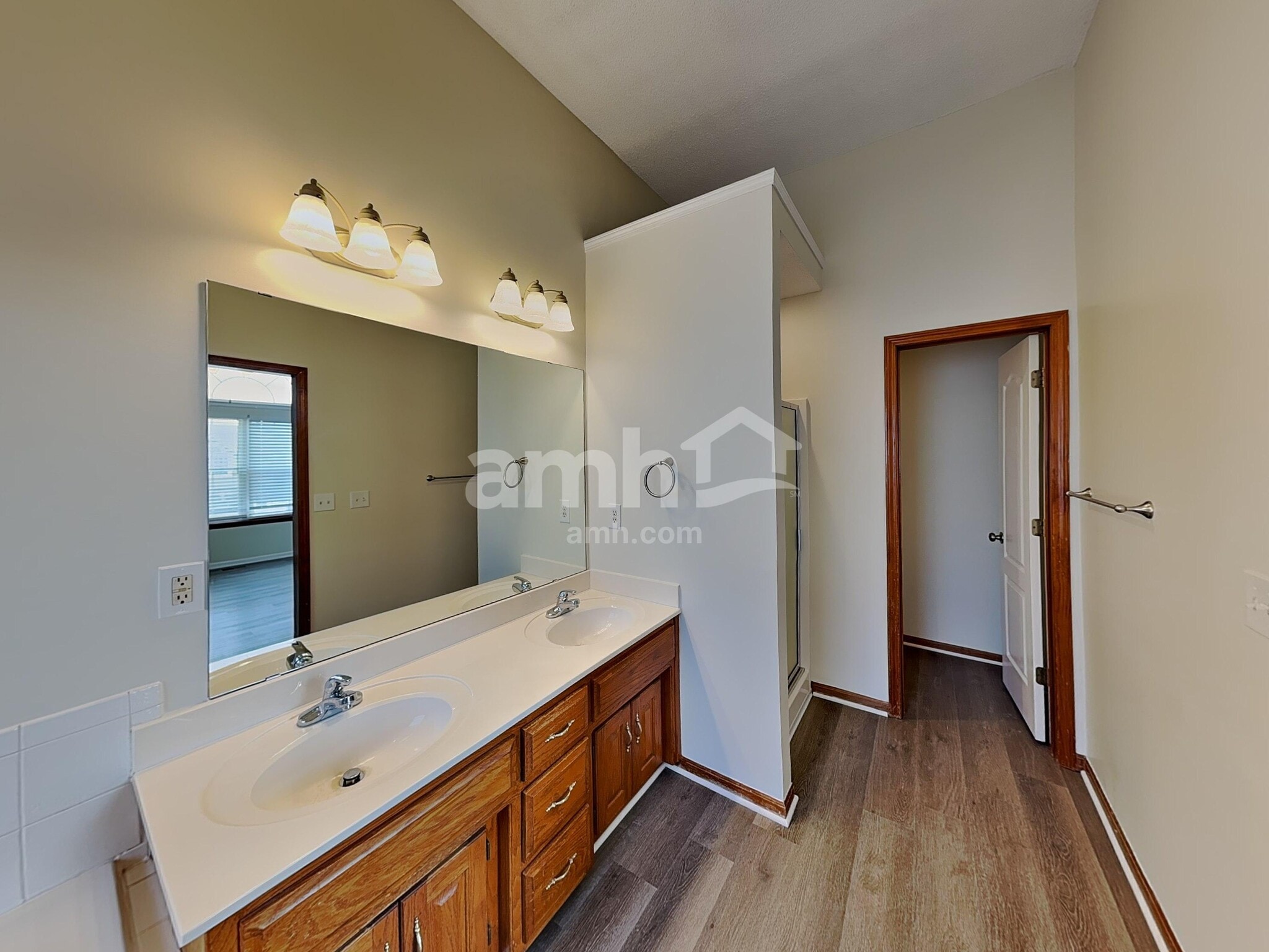 Building Photo - 713 Derby St