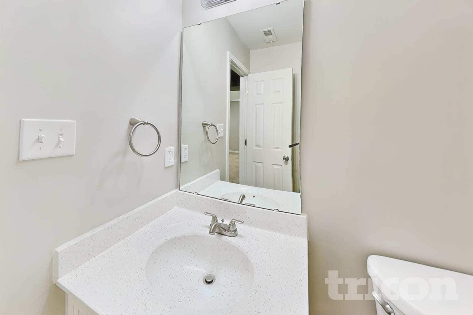 Building Photo - 2120 Ballingarry Dr
