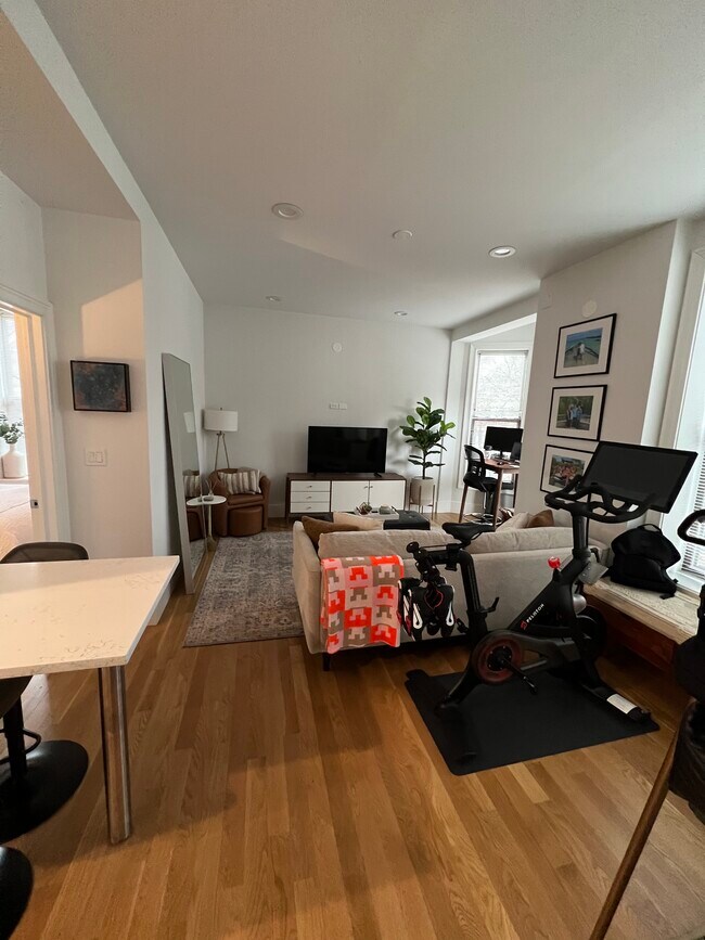 Building Photo - 2854 N Racine Ave