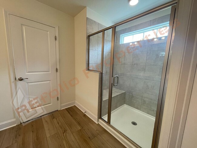 Building Photo - Great news! Get 50% off your first month’s rent when you sign by 12/31/2025! Plus Application fee...