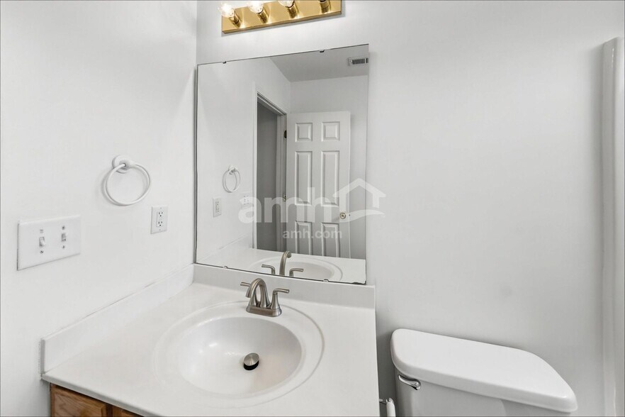 Building Photo - 1442 Deer Forest Dr